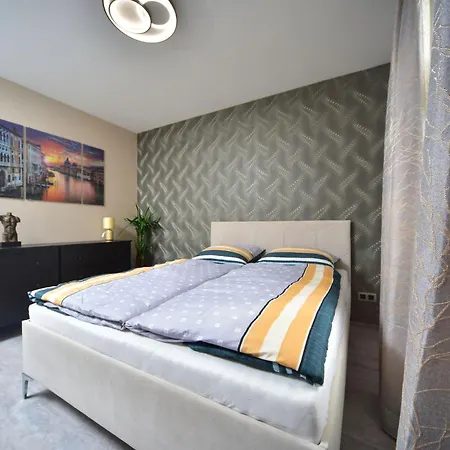 Lejlighed Vltava Design *